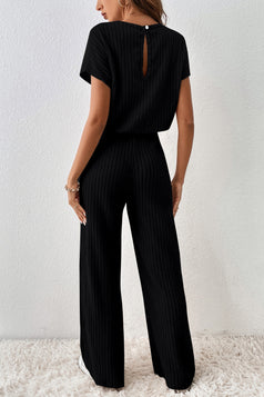 Zwarte geribbelde jumpsuit met sleutelgat, korte mouwen en wijde pijpen